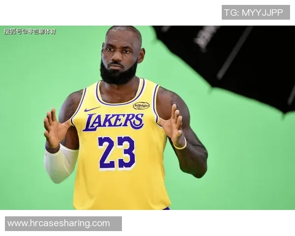 洛杉矶湖人队：勒布朗·詹姆斯在赛季初次露脸前康复全面练习，并揭露议论坐骨神经痛